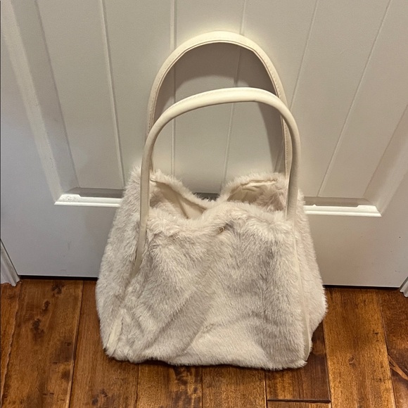 Elegant Victoria Secret Cream Faux Fur Tote Bag - Picture 2 of 3